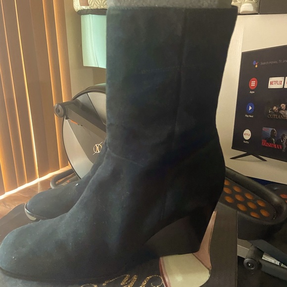 Enzo Angiolini Women wedge suede boot. - Picture 5 of 5